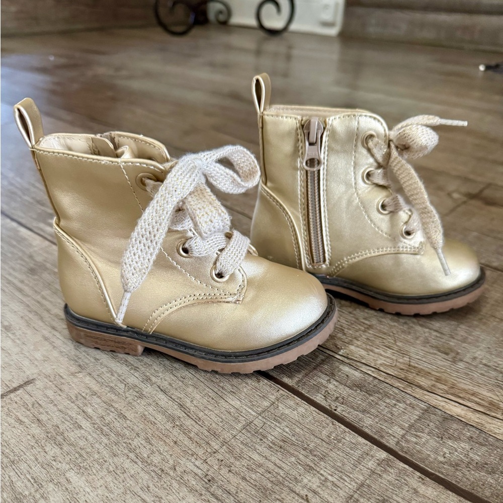 Cat & Jack‎ Toddler Girl Giovanna Combat Boots – Size 6 | Metallic Gold